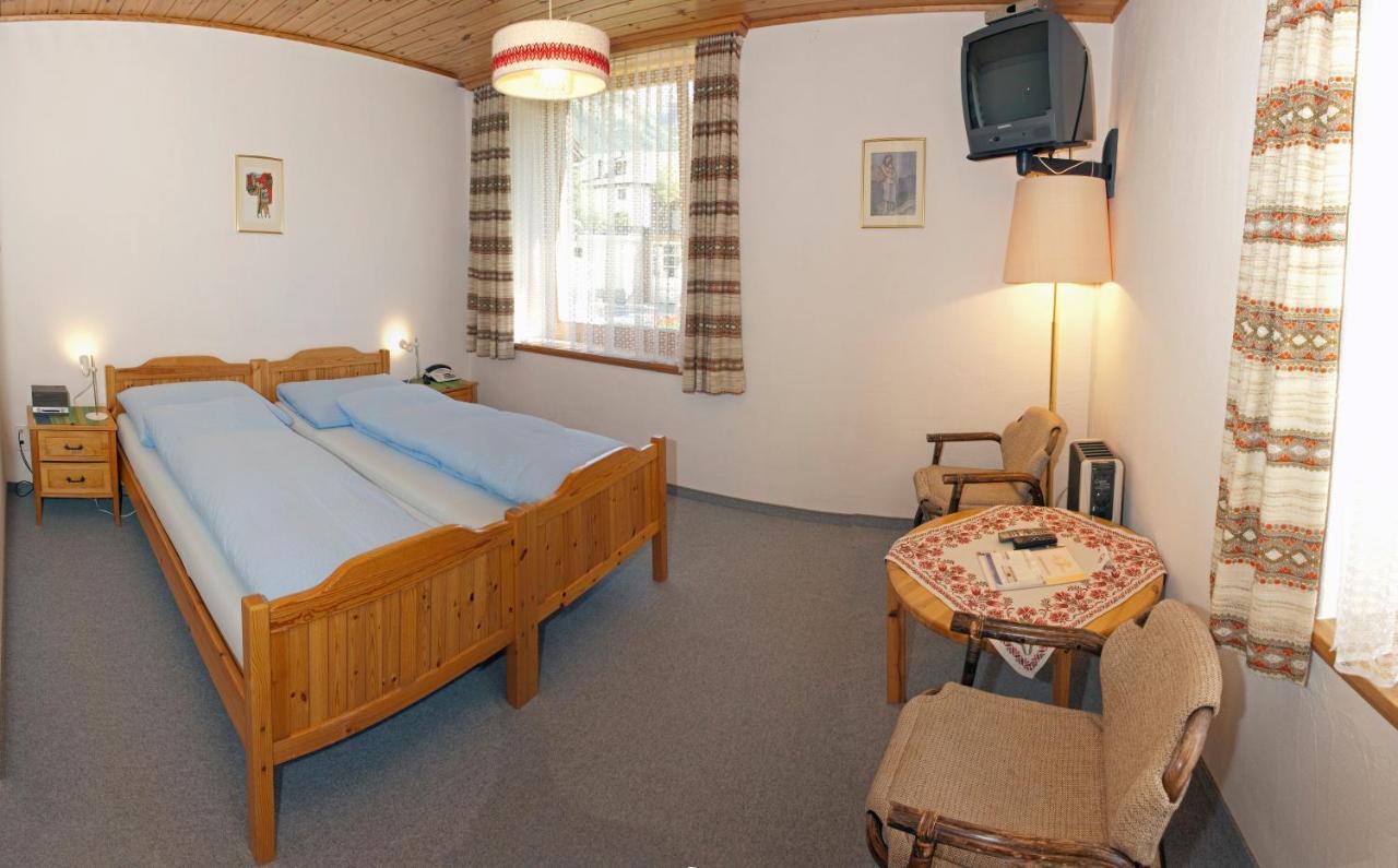 Bed & Breakfast Post *